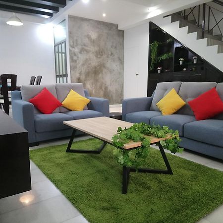 Jb Homestay Bukit Indah Wifi Ciq Mall Legoland Free Parking Johor Bahru Exteriör bild